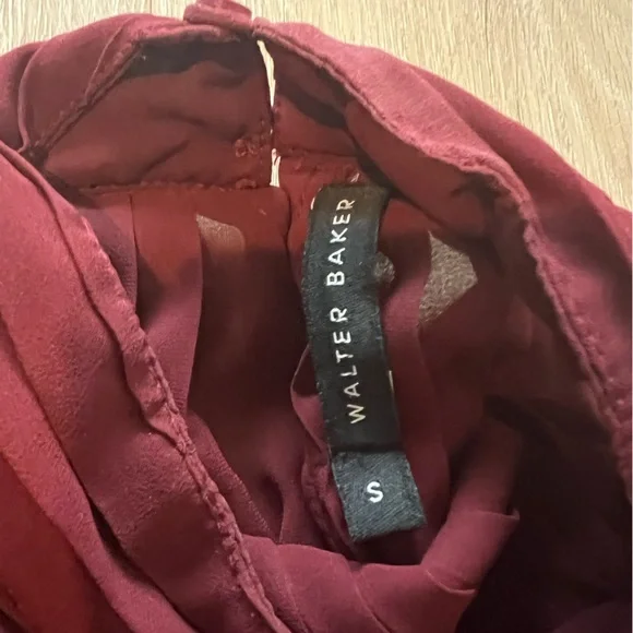 Walter Baker burgundy ♥️ women’s cold shoulder blouse size S - Picture 6 of 7